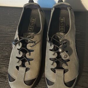 Pandere Barista Stretch Shoes